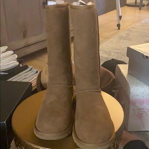 UGG BOOTS
